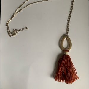 Universal thread long pendant necklace